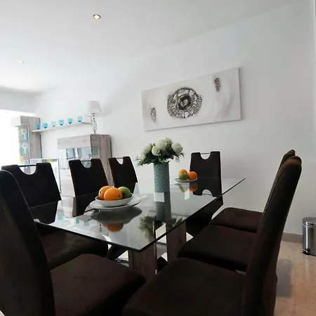 Townhouse On The 1st Line By Altamarhomes * 阿德耶