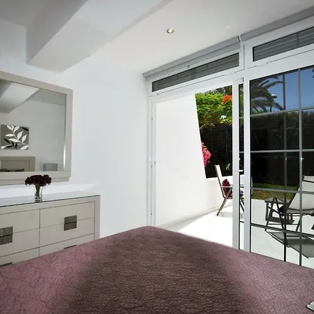 Townhouse On The 1st Line By Altamarhomes * 阿德耶