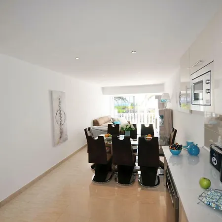 公寓 Townhouse On The 1st Line By Altamarhomes