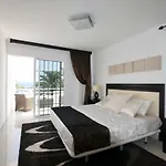 Townhouse On The 1st Line By Altamarhomes *