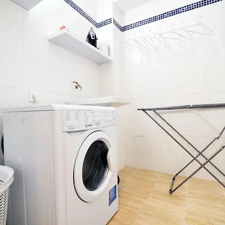 アパート Townhouse On The 1st Line By Altamarhomes アデヘ