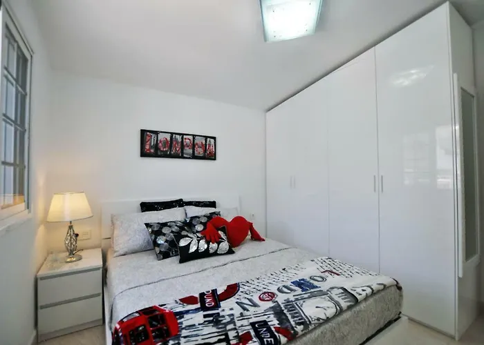 Townhouse On The 1st Line By Altamarhomes Daire Costa Adeje