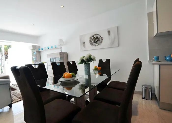 Townhouse On The 1st Line By Altamarhomes * 아데제