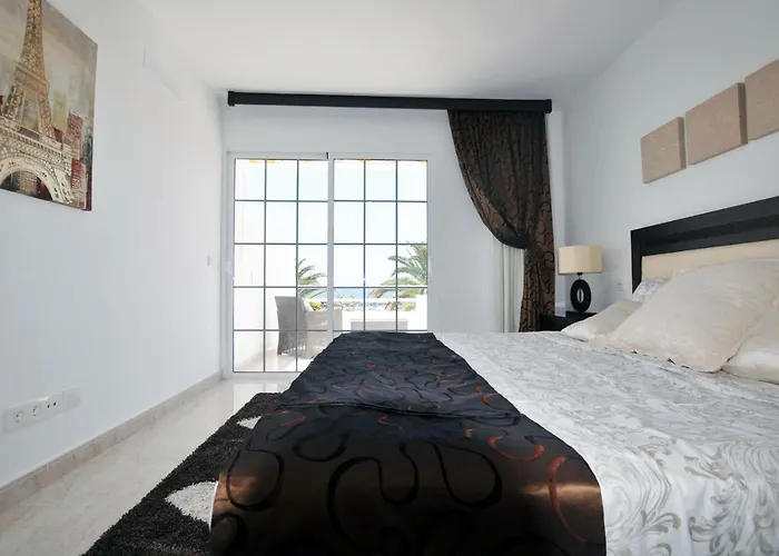 Townhouse On The 1st Line By Altamarhomes 아파트 *