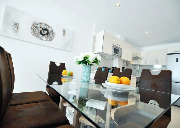 Townhouse On The 1st Line By Altamarhomes Daire Costa Adeje