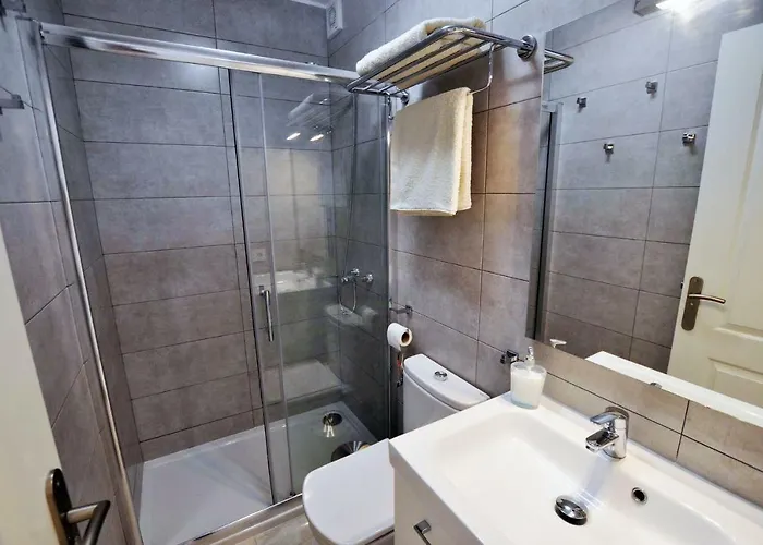 Townhouse On The 1st Line By Altamarhomes * أذيخي